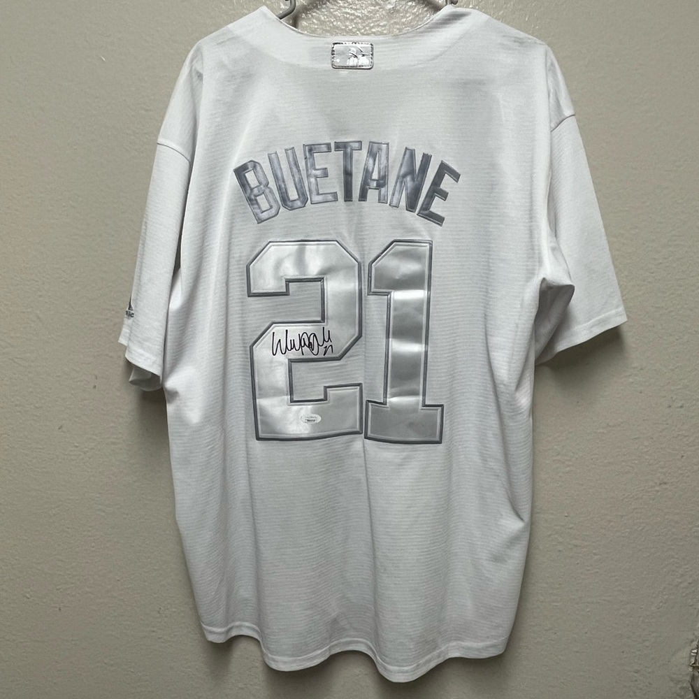 Walker Buetane Buehler Autentic and signed jersey